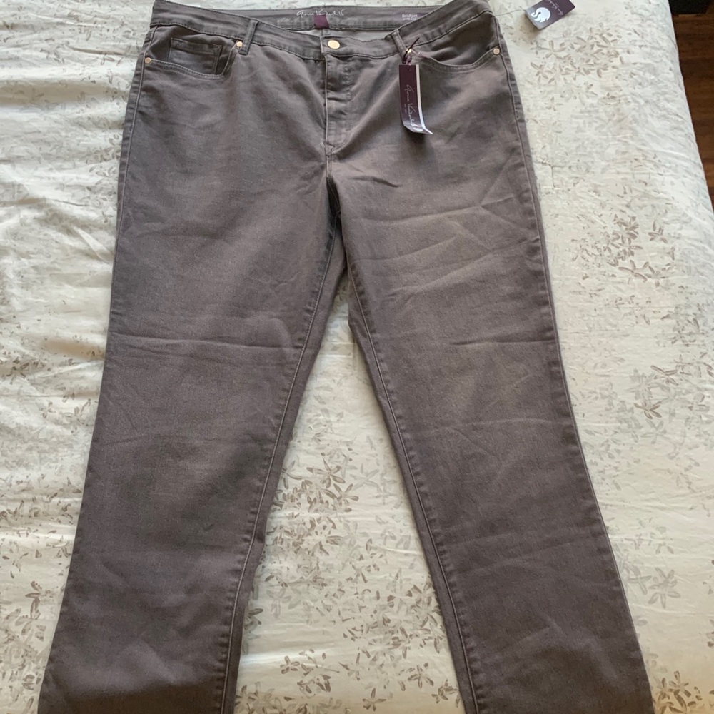 NWT Gloria Vanderbilt Grey Bridget Jeans 18 Short